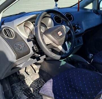 Белый Сеат Ибица, объемом двигателя 1.2 л и пробегом 238 тыс. км за 5000 $, фото 1 на Automoto.ua