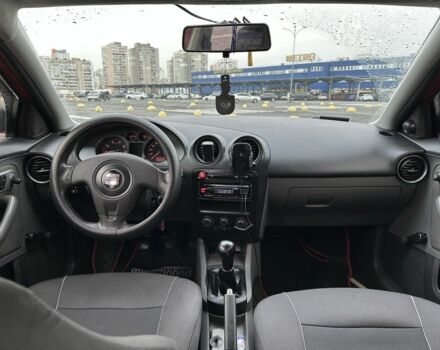 Красный Сеат Ибица, объемом двигателя 1.4 л и пробегом 290 тыс. км за 3800 $, фото 4 на Automoto.ua