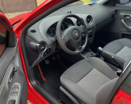 Красный Сеат Ибица, объемом двигателя 1.39 л и пробегом 172 тыс. км за 2699 $, фото 6 на Automoto.ua