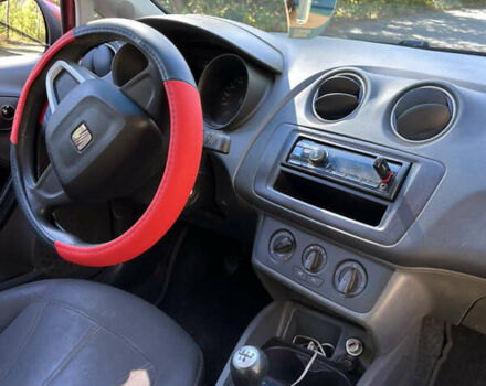 Червоний Сеат Ibiza, об'ємом двигуна 1.39 л та пробігом 222 тис. км за 4500 $, фото 18 на Automoto.ua