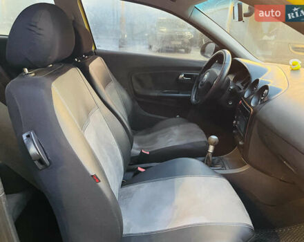 Желтый Сеат Ибица, объемом двигателя 1.98 л и пробегом 209 тыс. км за 3500 $, фото 5 на Automoto.ua