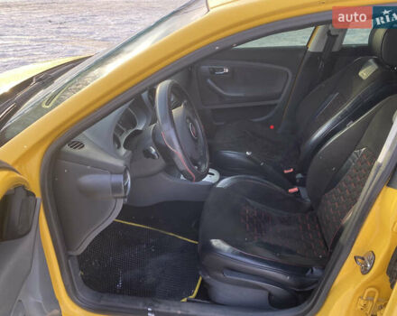 Желтый Сеат Ибица, объемом двигателя 1.4 л и пробегом 199 тыс. км за 4000 $, фото 7 на Automoto.ua