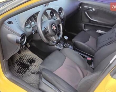 Желтый Сеат Ибица, объемом двигателя 2 л и пробегом 246 тыс. км за 4300 $, фото 4 на Automoto.ua