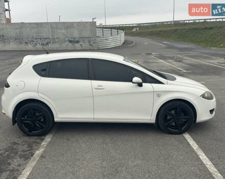 Білий Сеат Leon, об'ємом двигуна 2 л та пробігом 233 тис. км за 6500 $, фото 1 на Automoto.ua