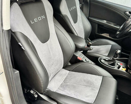 Білий Сеат Leon, об'ємом двигуна 1.6 л та пробігом 232 тис. км за 5700 $, фото 3 на Automoto.ua