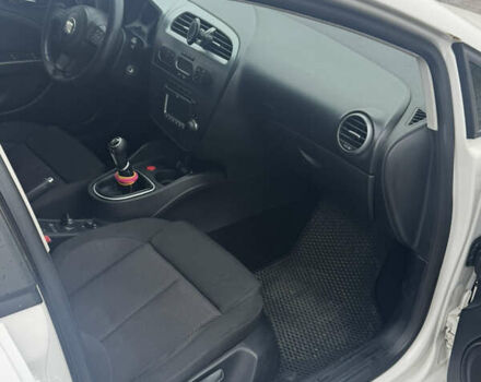 Білий Сеат Leon, об'ємом двигуна 2 л та пробігом 233 тис. км за 6500 $, фото 5 на Automoto.ua