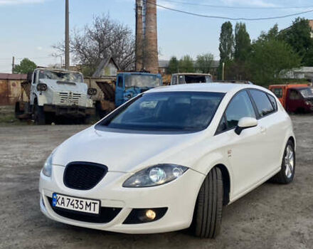 Белый Сеат Леон, объемом двигателя 2 л и пробегом 242 тыс. км за 6400 $, фото 1 на Automoto.ua