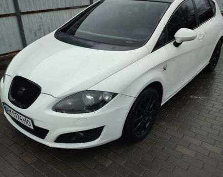 Белый Сеат Леон, объемом двигателя 1.39 л и пробегом 246 тыс. км за 5500 $, фото 1 на Automoto.ua