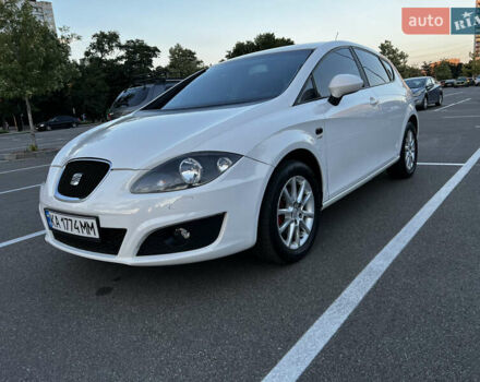 Белый Сеат Леон, объемом двигателя 1.39 л и пробегом 152 тыс. км за 6000 $, фото 2 на Automoto.ua