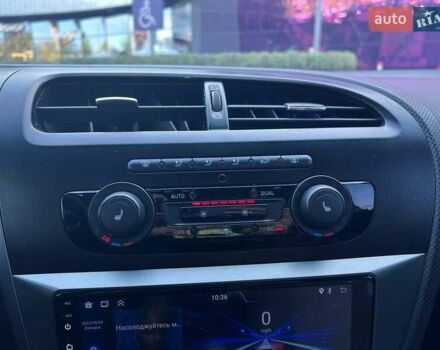 Белый Сеат Леон, объемом двигателя 1.39 л и пробегом 153 тыс. км за 5190 $, фото 19 на Automoto.ua