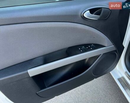 Белый Сеат Леон, объемом двигателя 1.39 л и пробегом 153 тыс. км за 5190 $, фото 11 на Automoto.ua