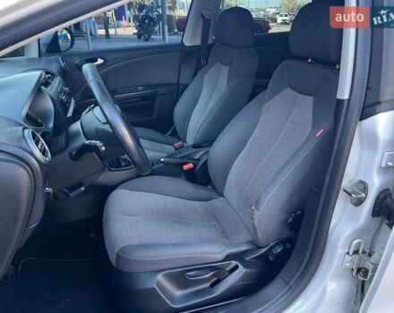 Белый Сеат Леон, объемом двигателя 1.39 л и пробегом 153 тыс. км за 5190 $, фото 7 на Automoto.ua