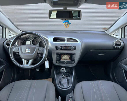 Белый Сеат Леон, объемом двигателя 1.2 л и пробегом 240 тыс. км за 7700 $, фото 5 на Automoto.ua