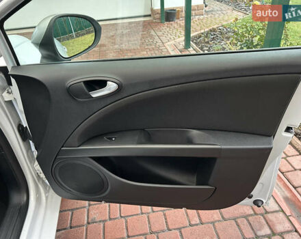 Белый Сеат Леон, объемом двигателя 1.8 л и пробегом 153 тыс. км за 9000 $, фото 63 на Automoto.ua