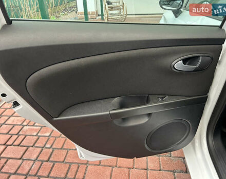 Белый Сеат Леон, объемом двигателя 1.8 л и пробегом 153 тыс. км за 9000 $, фото 46 на Automoto.ua