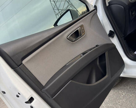 Білий Сеат Leon, об'ємом двигуна 1.5 л та пробігом 150 тис. км за 15000 $, фото 81 на Automoto.ua