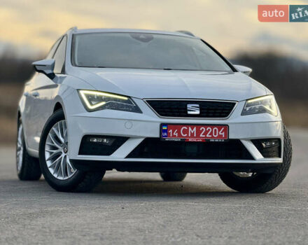 Білий Сеат Leon, об'ємом двигуна 1.5 л та пробігом 150 тис. км за 15000 $, фото 2 на Automoto.ua