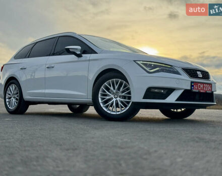 Білий Сеат Leon, об'ємом двигуна 1.5 л та пробігом 150 тис. км за 15000 $, фото 6 на Automoto.ua