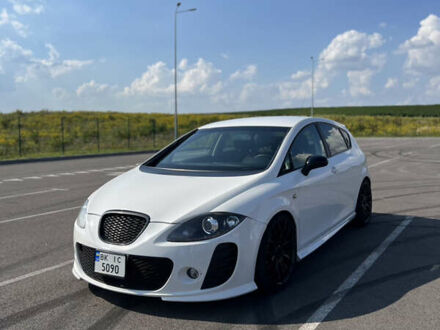 Сеат Leon 2008 у Рівному на Automoto.ua Білий Сеат Leon, об'ємом двигуна 1.97 л та пробігом 249 тис. км за 6600 $, фото 1 на Automoto.ua