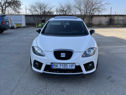 Сеат Leon 2008 у Вараш (Кузнецовськ) на Automoto.ua Білий Сеат Leon, об'ємом двигуна 2 л та пробігом 170 тис. км за 6500 $, фото 1 на Automoto.ua