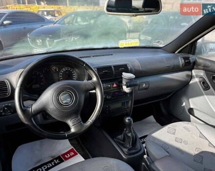 Черный Сеат Леон, объемом двигателя 1.8 л и пробегом 270 тыс. км за 3190 $, фото 14 на Automoto.ua