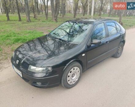 Черный Сеат Леон, объемом двигателя 1.6 л и пробегом 403 тыс. км за 2900 $, фото 1 на Automoto.ua