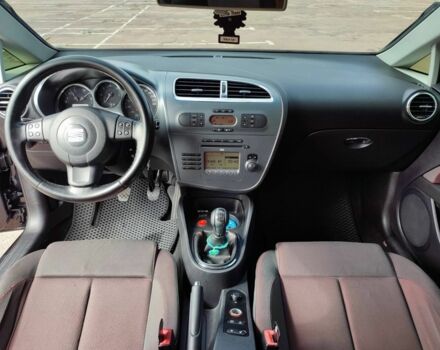 Черный Сеат Леон, объемом двигателя 2 л и пробегом 266 тыс. км за 6500 $, фото 2 на Automoto.ua