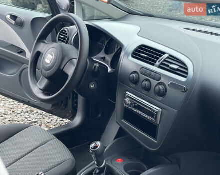 Черный Сеат Леон, объемом двигателя 1.6 л и пробегом 185 тыс. км за 5200 $, фото 18 на Automoto.ua