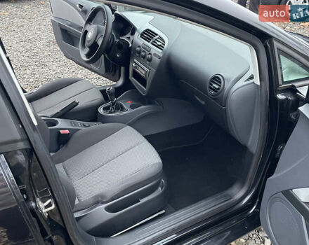 Черный Сеат Леон, объемом двигателя 1.6 л и пробегом 185 тыс. км за 5200 $, фото 16 на Automoto.ua