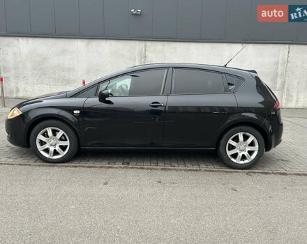 Черный Сеат Леон, объемом двигателя 2 л и пробегом 212 тыс. км за 4600 $, фото 5 на Automoto.ua