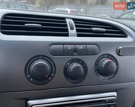 Черный Сеат Леон, объемом двигателя 1.6 л и пробегом 185 тыс. км за 5200 $, фото 23 на Automoto.ua