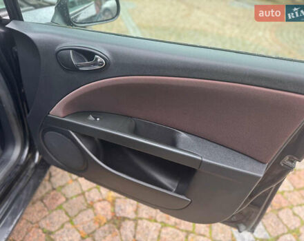 Черный Сеат Леон, объемом двигателя 1.6 л и пробегом 248 тыс. км за 4450 $, фото 11 на Automoto.ua