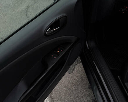 Черный Сеат Леон, объемом двигателя 1.6 л и пробегом 289 тыс. км за 5500 $, фото 10 на Automoto.ua