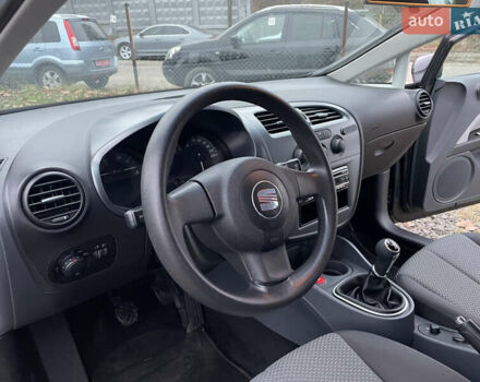 Черный Сеат Леон, объемом двигателя 1.6 л и пробегом 185 тыс. км за 5200 $, фото 20 на Automoto.ua