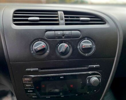 Черный Сеат Леон, объемом двигателя 1.9 л и пробегом 190 тыс. км за 6600 $, фото 7 на Automoto.ua