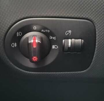 Сеат Леон 2011 в Киеве на Automoto.ua Черный Сеат Леон, объемом двигателя 1.8 л и пробегом 200 тыс. км за 8500 $, фото 12 на Automoto.ua