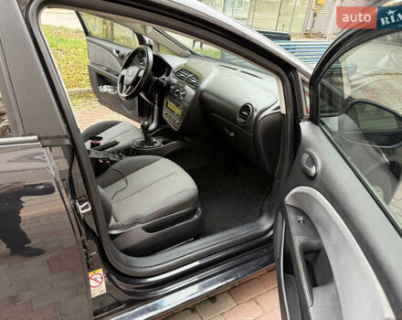 Черный Сеат Леон, объемом двигателя 1.39 л и пробегом 199 тыс. км за 5700 $, фото 4 на Automoto.ua