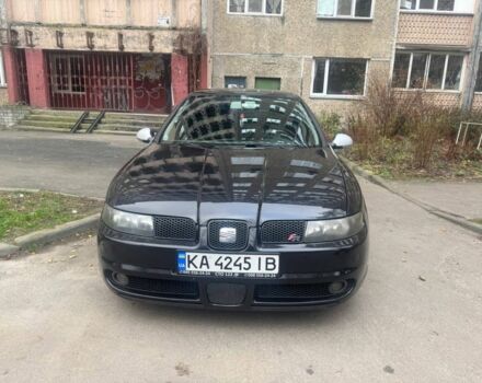 Черный Сеат Леон, объемом двигателя 1.8 л и пробегом 400 тыс. км за 5000 $, фото 1 на Automoto.ua