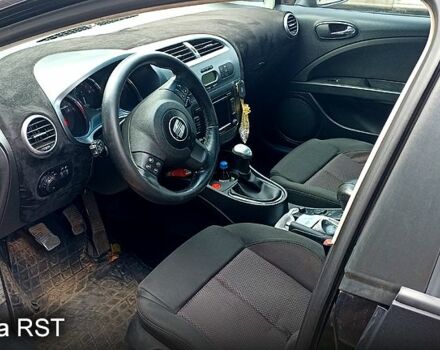 Чорний Сеат Leon, об'ємом двигуна 2 л та пробігом 196 тис. км за 5700 $, фото 1 на Automoto.ua