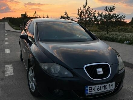 Чорний Сеат Leon, об'ємом двигуна 2 л та пробігом 300 тис. км за 6450 $, фото 1 на Automoto.ua