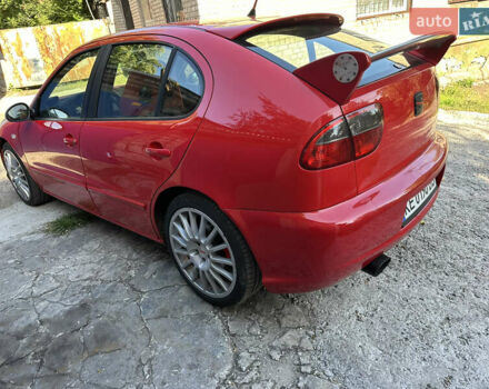 Сеат Леон 2004 в Каменское - Днепродзержинск на Automoto.ua Красный Сеат Леон, объемом двигателя 1.8 л и пробегом 231 тыс. км за 5400 $, фото 3 на Automoto.ua