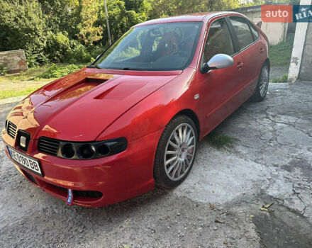 Сеат Леон 2004 в Каменское - Днепродзержинск на Automoto.ua Красный Сеат Леон, объемом двигателя 1.8 л и пробегом 231 тыс. км за 5400 $, фото 1 на Automoto.ua