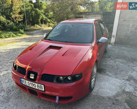 Сеат Леон 2004 в Каменское - Днепродзержинск на Automoto.ua Красный Сеат Леон, объемом двигателя 1.8 л и пробегом 231 тыс. км за 5400 $, фото 8 на Automoto.ua