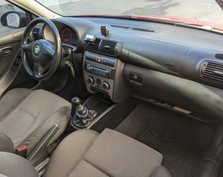 Червоний Сеат Leon, об'ємом двигуна 1.6 л та пробігом 235 тис. км за 3900 $, фото 1 на Automoto.ua