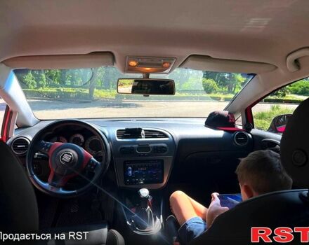 Сеат Leon 2006 у Києві на Automoto.ua Червоний Сеат Leon, об'ємом двигуна 2 л та пробігом 180 тис. км за 6700 $, фото 4 на Automoto.ua