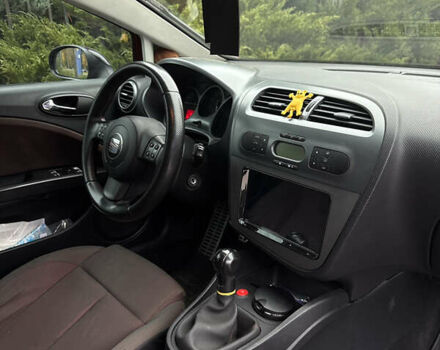 Красный Сеат Леон, объемом двигателя 1.6 л и пробегом 246 тыс. км за 5500 $, фото 3 на Automoto.ua