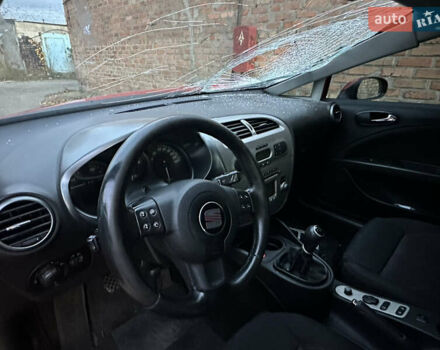 Сеат Леон 2008 в Белой Церкве на Automoto.ua Красный Сеат Леон, объемом двигателя 2 л и пробегом 200 тыс. км за 2250 $, фото 7 на Automoto.ua