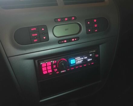Червоний Сеат Leon, об'ємом двигуна 2 л та пробігом 73 тис. км за 6700 $, фото 6 на Automoto.ua
