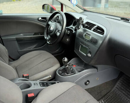 Червоний Сеат Leon, об'ємом двигуна 1.39 л та пробігом 212 тис. км за 4999 $, фото 4 на Automoto.ua