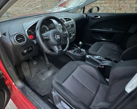 Красный Сеат Леон, объемом двигателя 2 л и пробегом 200 тыс. км за 2250 $, фото 5 на Automoto.ua